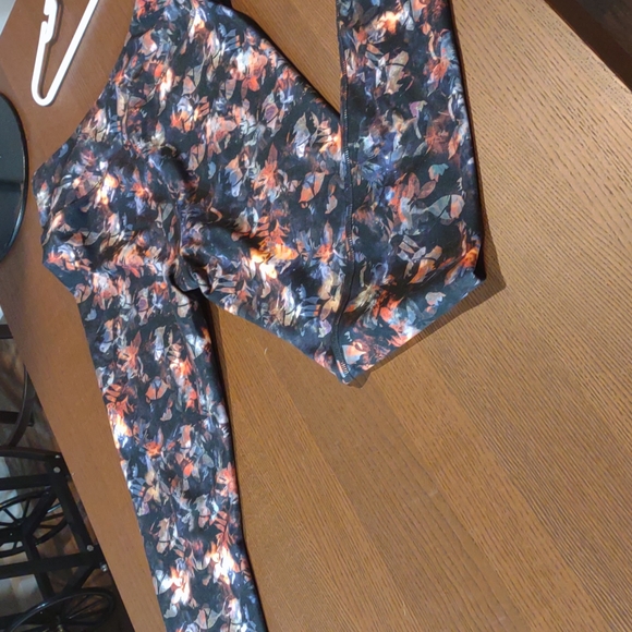 NWOT Woman Leggings size L - Picture 3 of 4